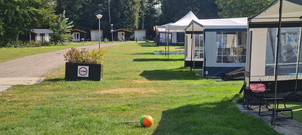 Vakantiepark 'T Urkerbos - 4 Persoons Brabantse Blokhut Екстериор снимка